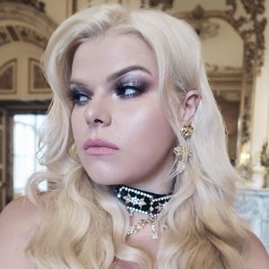 Meet your Posher, Nina